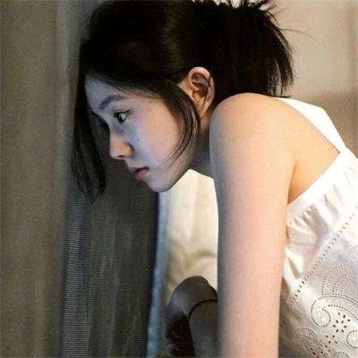 夏日天空的那匹红马